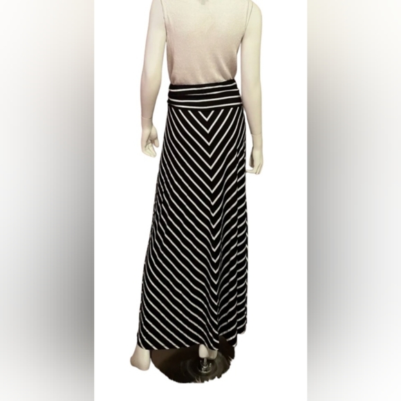 Calvin Klein Maxi Skirt with Stripe Herringbone Pattern - Picture 4 of 7